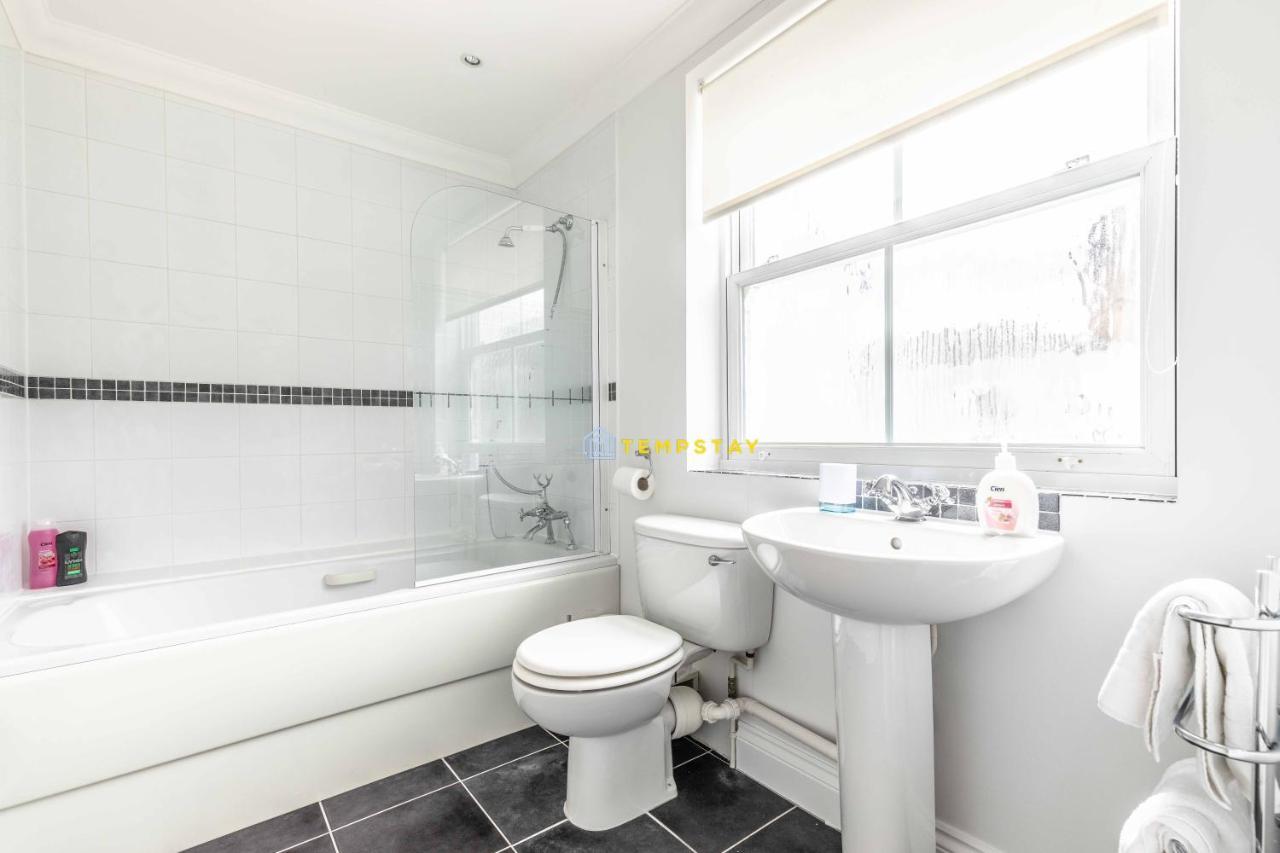 Perfect Spot In Central Windsor & Free Parking! Ngoại thất bức ảnh